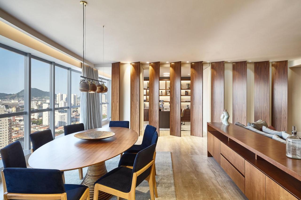 โรงแรมเชอราตัน ซันโตส ภายนอก รูปภาพ The dining room of a three-bedroom apartment