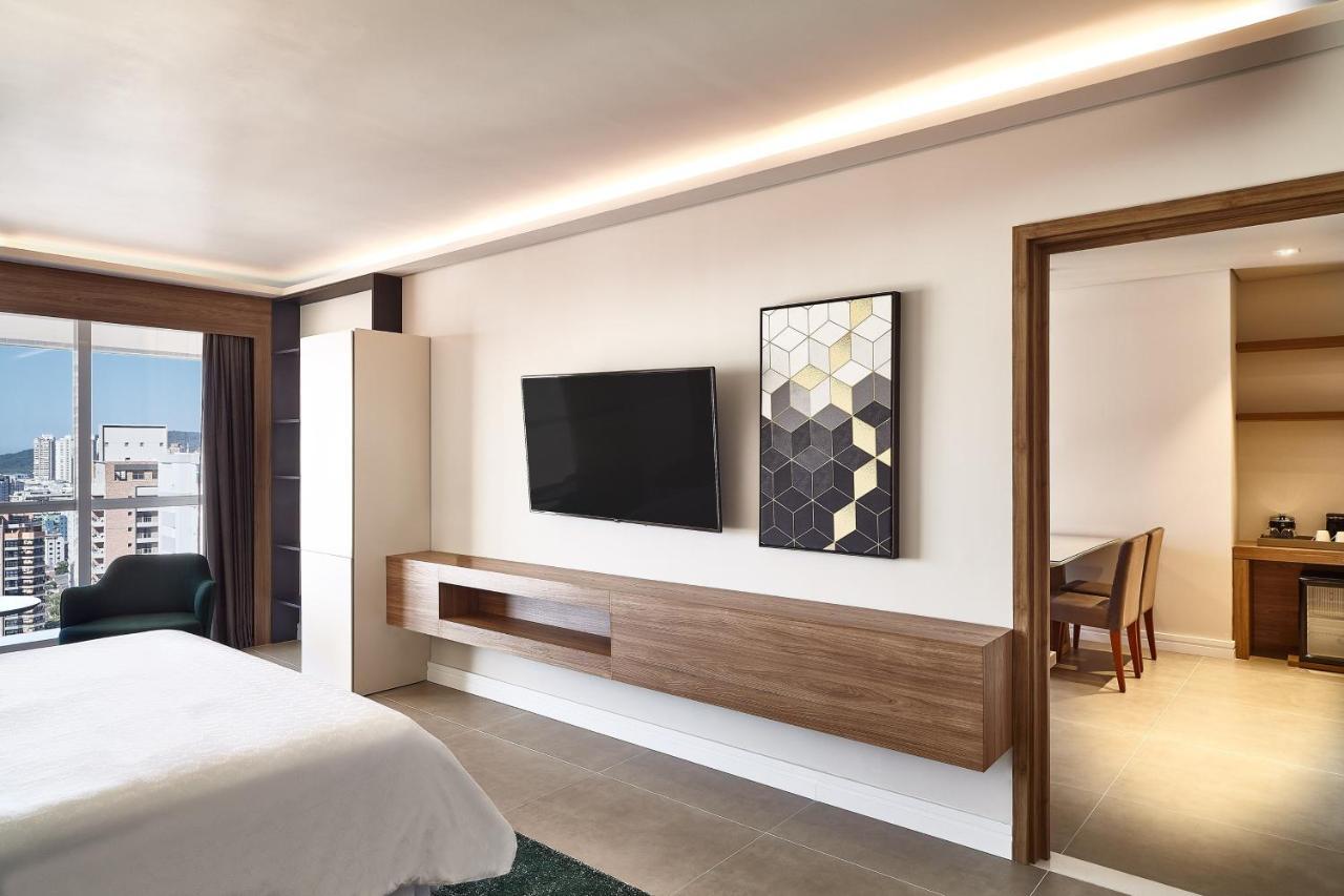 โรงแรมเชอราตัน ซันโตส ภายนอก รูปภาพ A room at the hotel