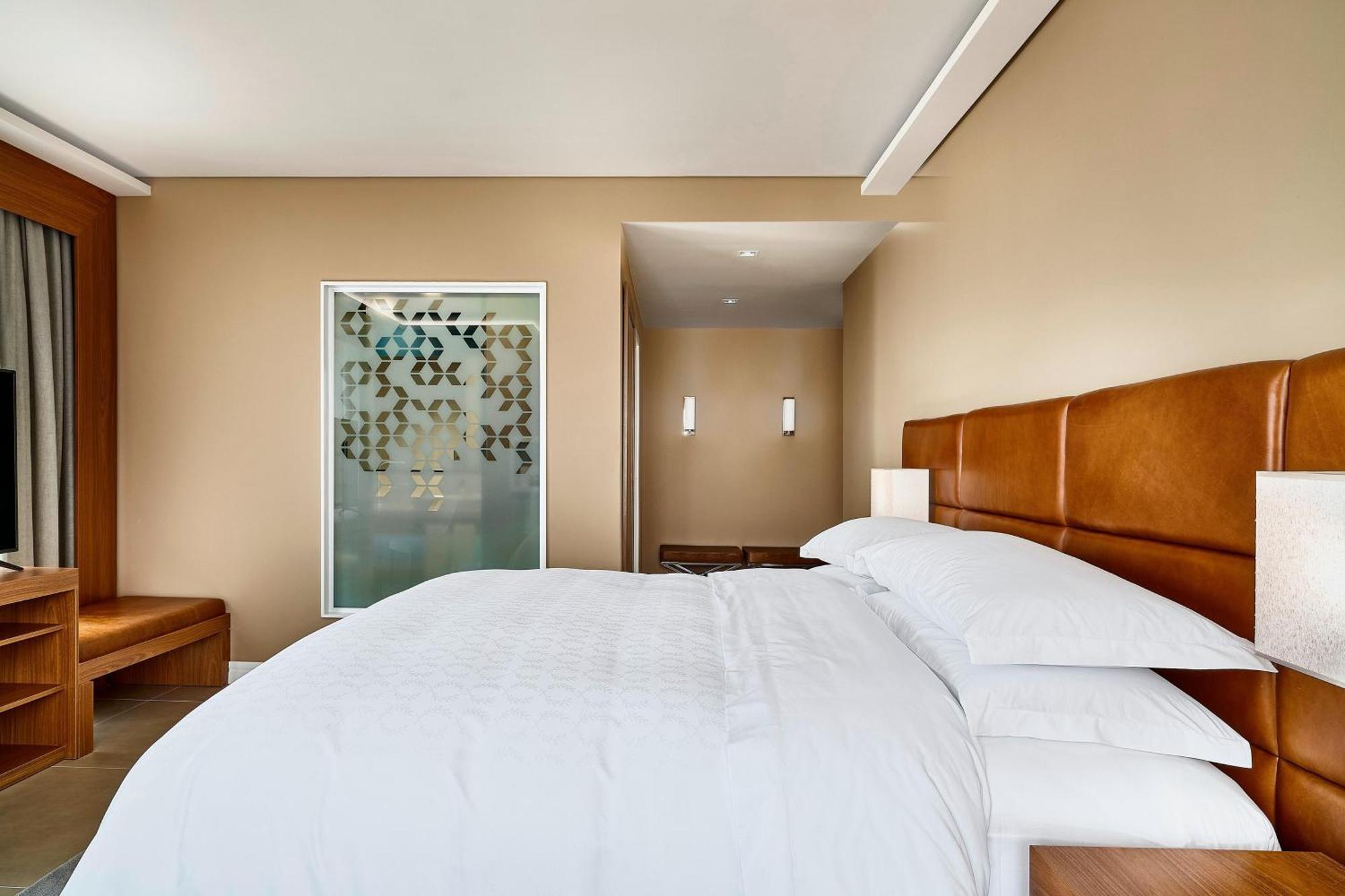 โรงแรมเชอราตัน ซันโตส ภายนอก รูปภาพ A bedroom at the hotel